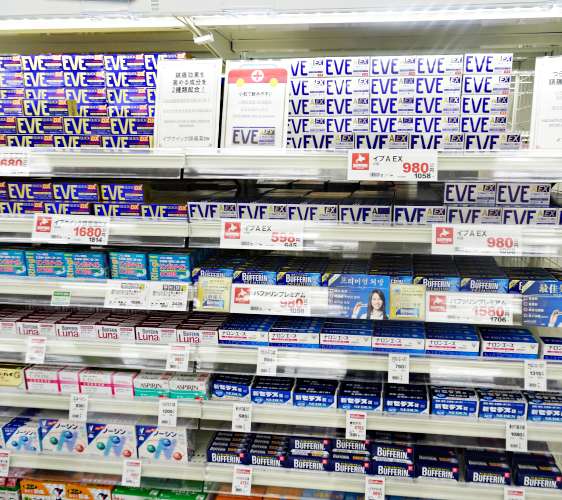 「札幌藥妝 沖繩國際通店」有賣日本必買藥妝EVE止痛藥