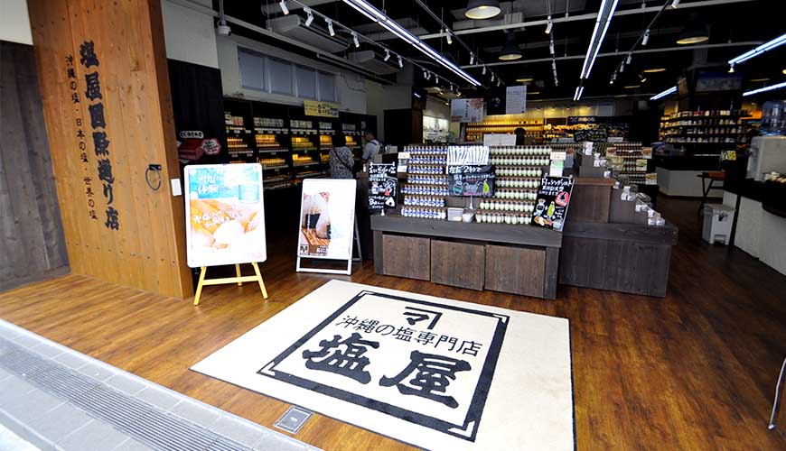 沖繩伴手禮名產推薦!去「塩屋 国際通り店」買在地鹽味甜點、享用雪鹽霜淇淋!