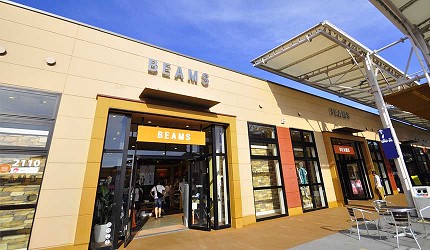 沖繩自由行必買唯一OUTLET「ASHIBINAA」裡的時尚潮流品牌店家「BEAMS OUTLET」