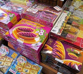 沖繩自由行必買唯一OUTLET「ASHIBINAA」裡的伴手禮專賣店「美童」的紅芋蛋塔
