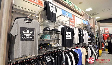 沖繩自由行必買唯一OUTLET「ASHIBINAA」裡的鞋店「ABC MART」賣的服飾